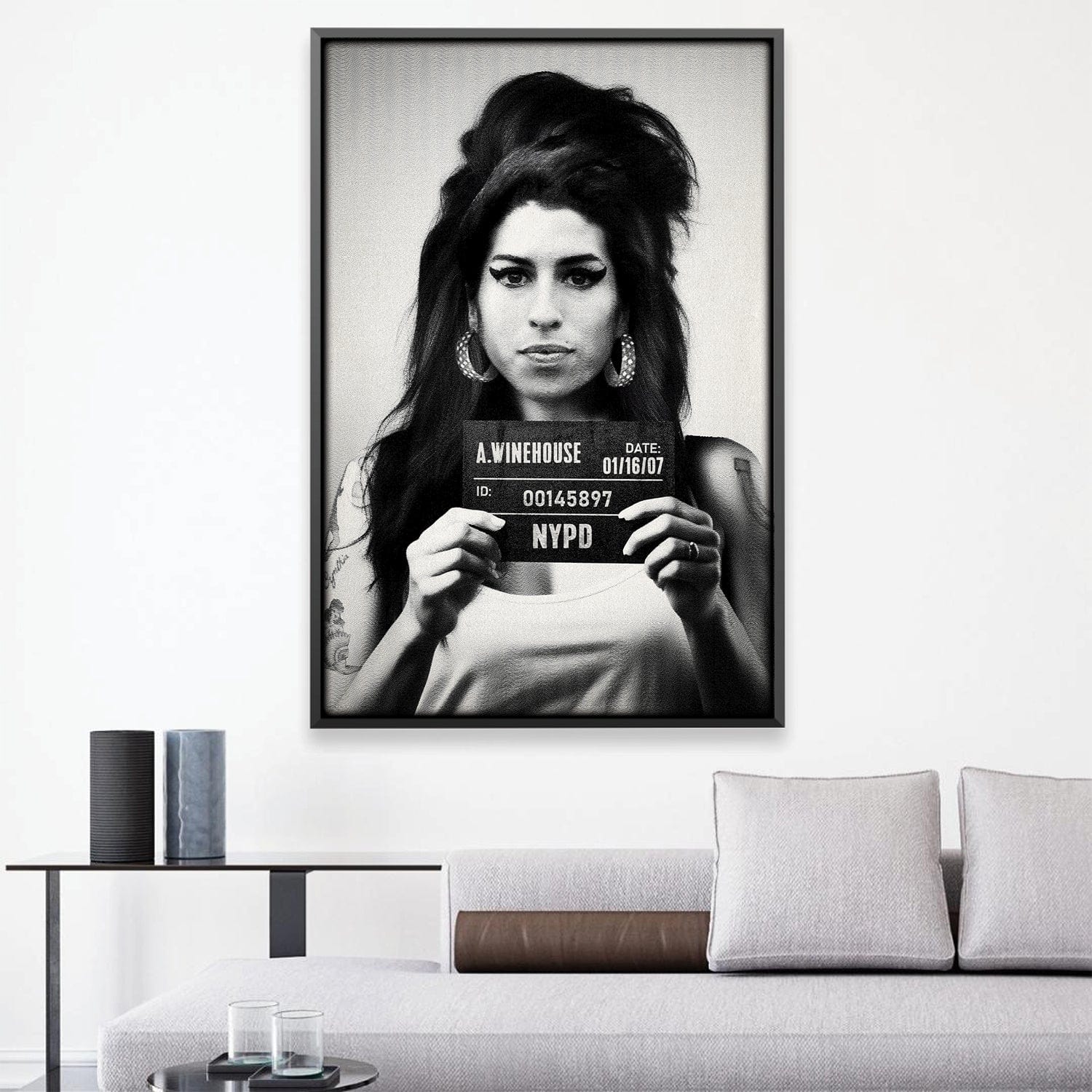 Amy Mugshot schwarze Leinwand