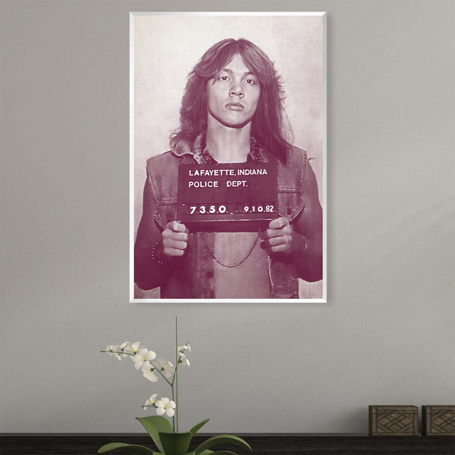 Axl Mugshot Lila Leinwand