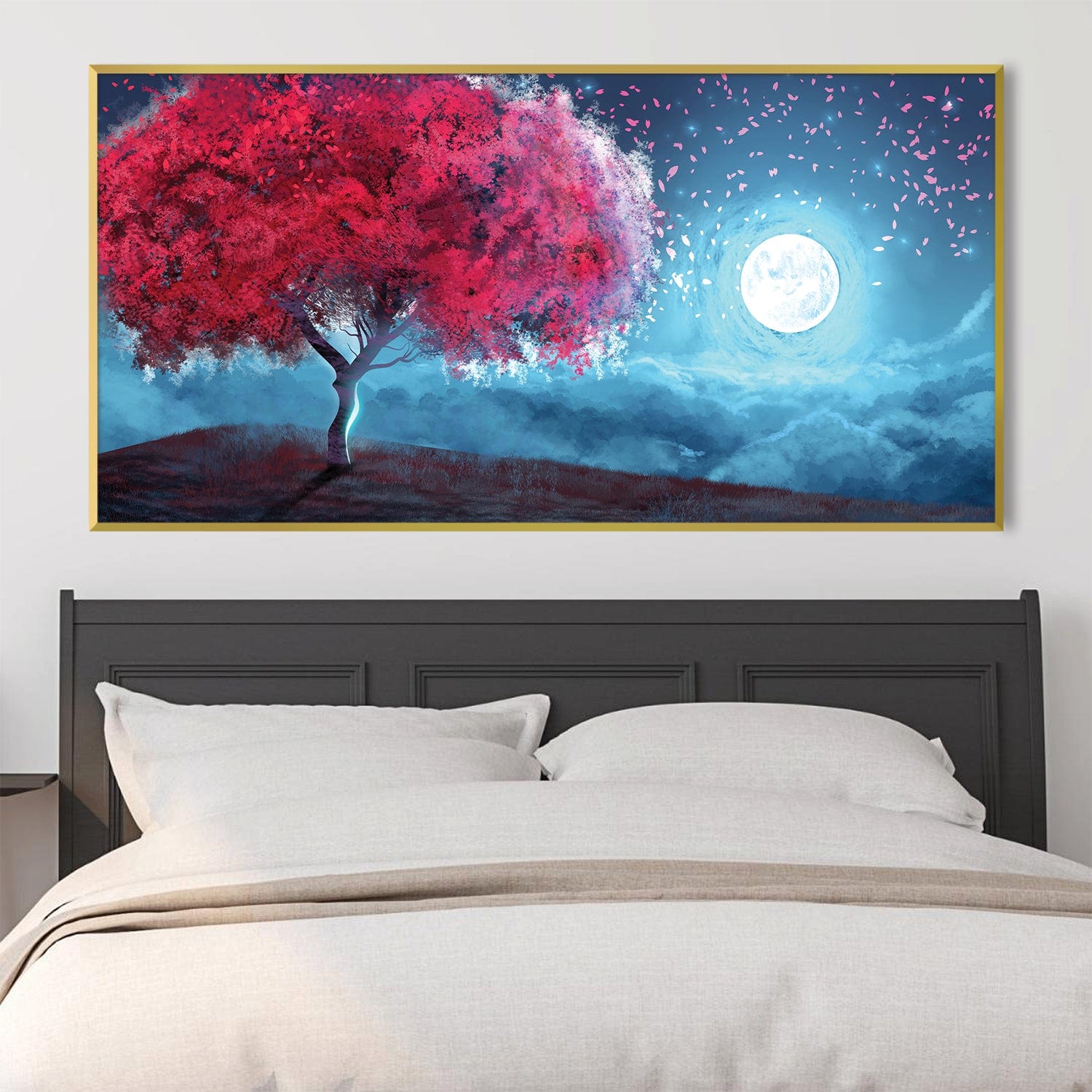 Feuilles rouges dans la toile au clair de lune
