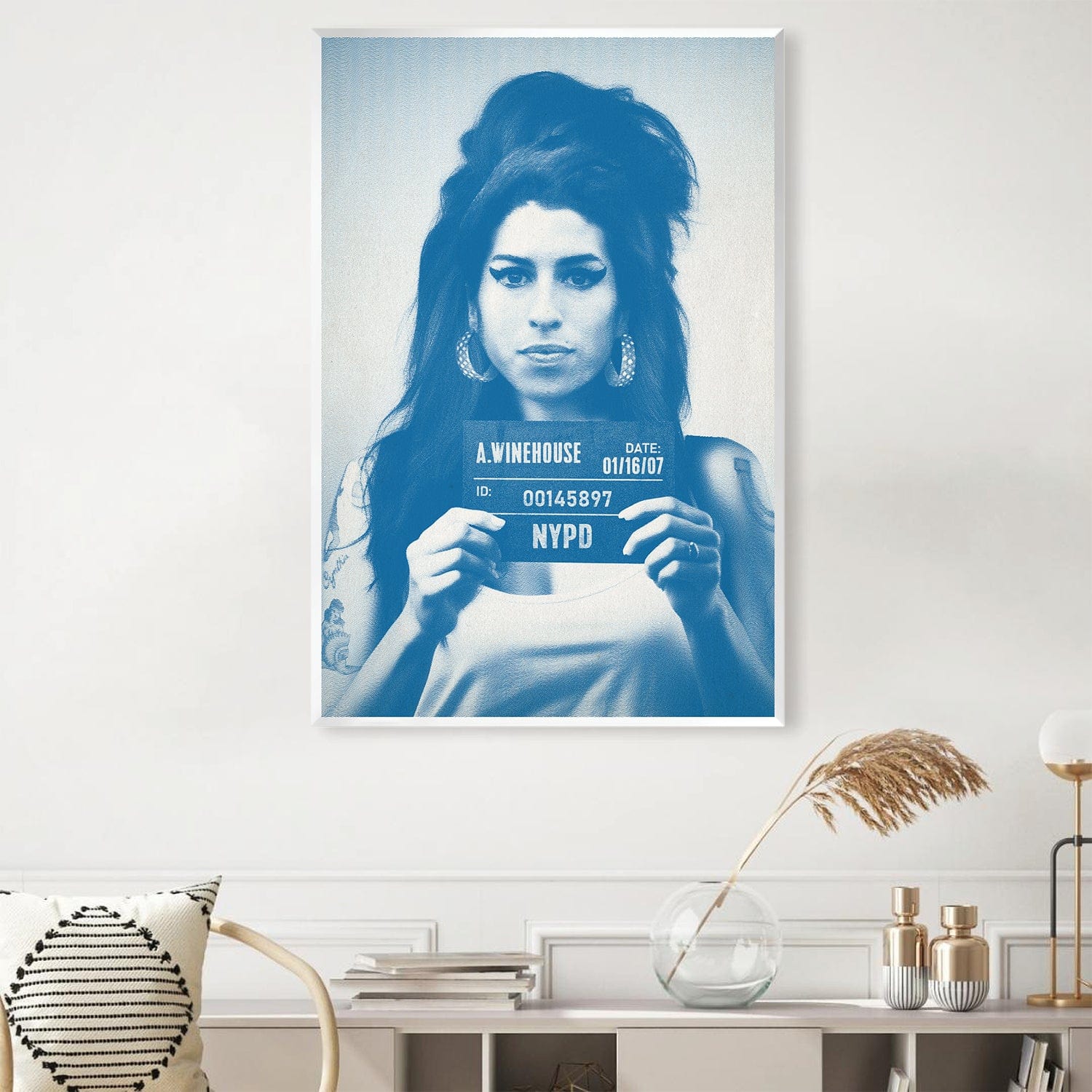 Amy Mugshot Blaue Leinwand